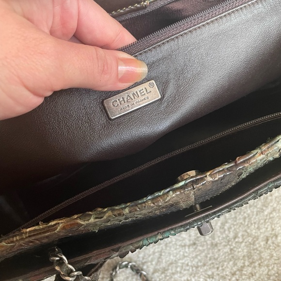 ❤️keeping❤️ CHANEL PYTHON TOTE NEW brown green python tassel beautiful ❤️ - Picture 15 of 16